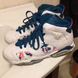 Girls jordon tennis shoes